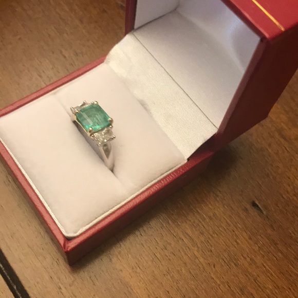 Columbian Emerald and Diamond Ring - Picture 11 of 15